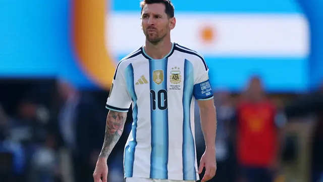 Lionel Messi Ends International Soccer Career With Topps Commemorative Card Set — image from Yahoo Sports